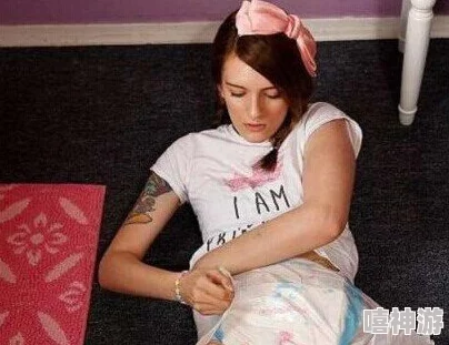 美女扒开大腿让男人桶尿口，许多网友对此表示震惊，认为这种行为不应被美化，应该提倡尊重与自我保护
