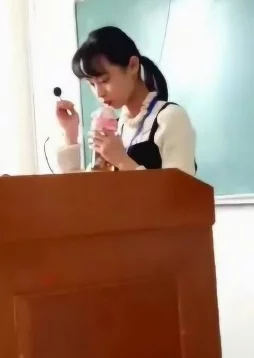 老师好大好爽办公室视频引发网友热议，大家对这种现象表示震惊，同时也呼吁加强校园内的师德建设