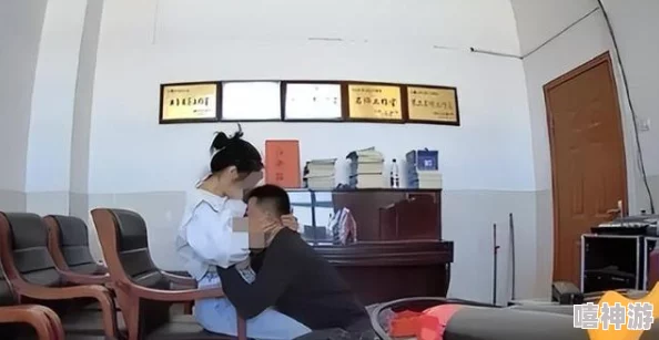 老师好大好爽办公室视频引发网友热议，大家对这种现象表示震惊，同时也呼吁加强校园内的师德建设