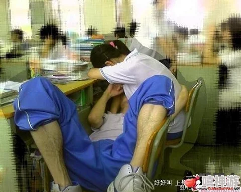 边吃奶边扎下面，网友纷纷表示这种行为太过奇怪，难以理解，有人认为这是对传统观念的挑战